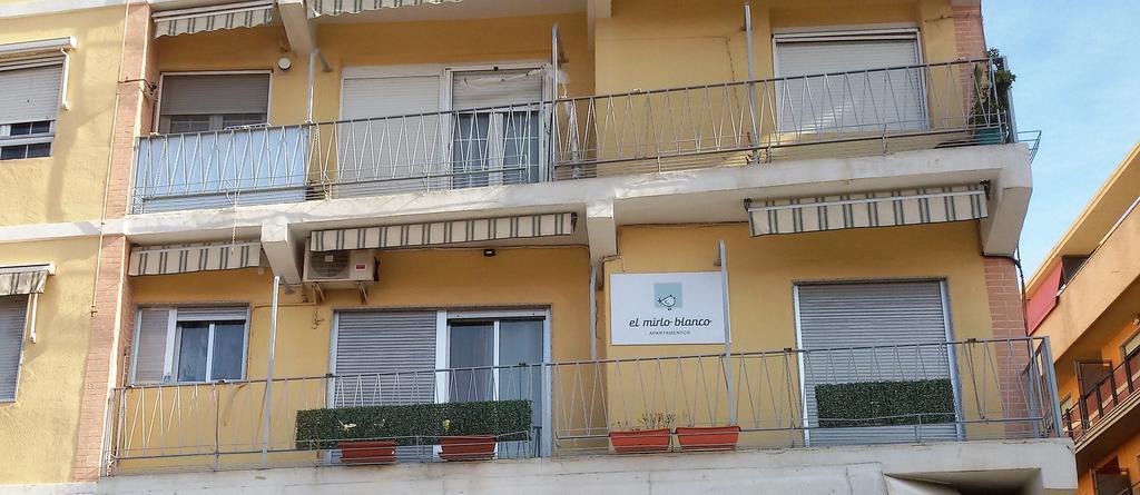 Apartamento El Mirlo Blanco Villena Exterior photo